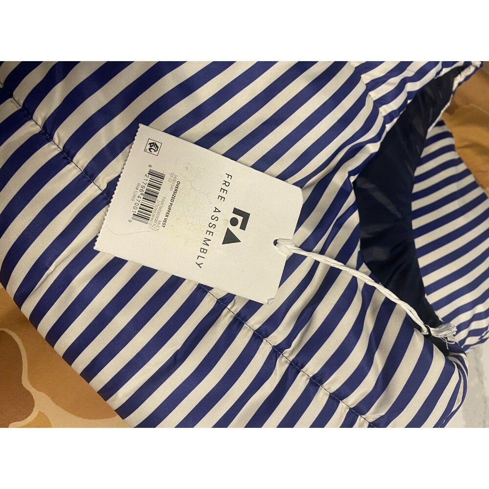 Free Assembly Striped Puffer Vest Sleeveless Navy Blue and White NWT Size Large - Picture 11 of 11